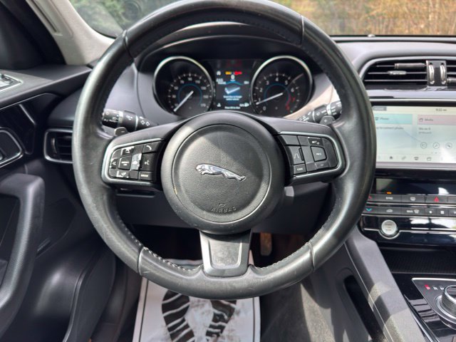 Used 2020 Jaguar F-PACE AWD/4WD image 22