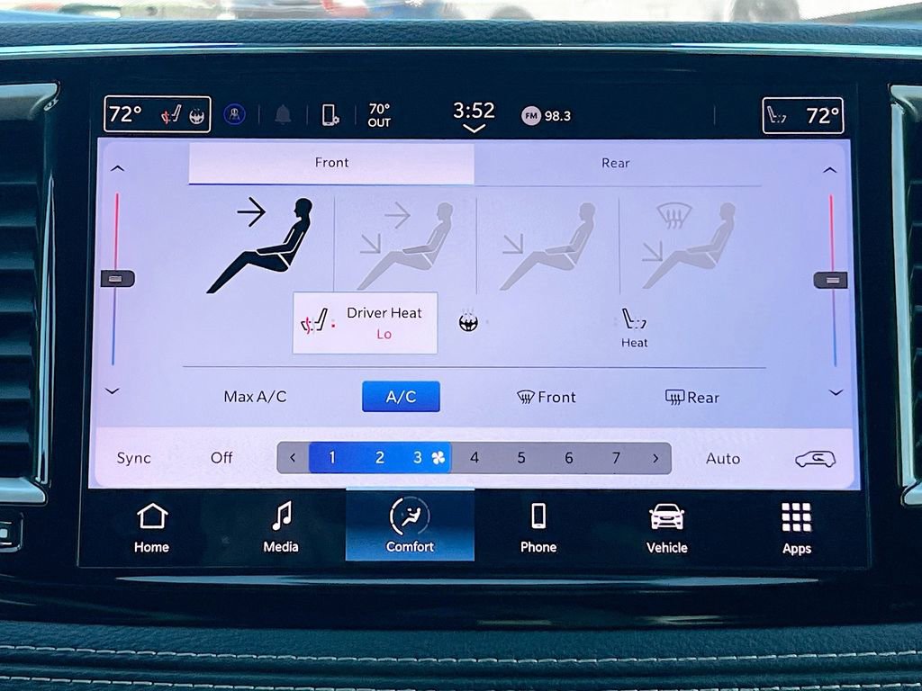 Used 2023 Chrysler Pacifica Touring image 19