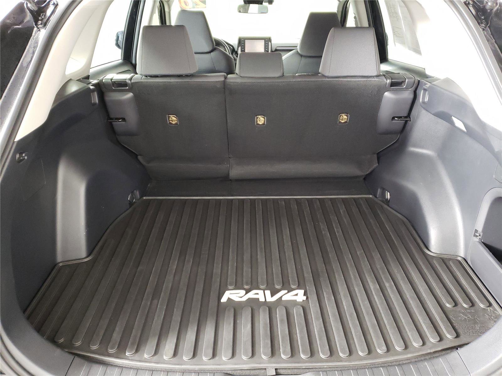 Used 2020 Toyota RAV4 XLE w/ XLE Grade Weather Package image 10