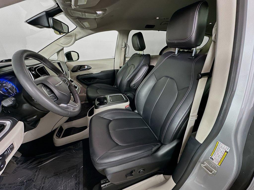 Certified 2024 Chrysler Pacifica Touring-L FWD image 31