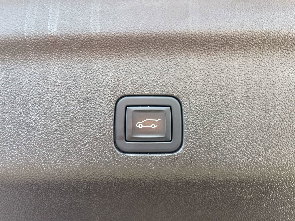 Used 2024 GMC Yukon Denali image 33