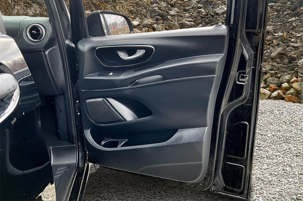 Used 2018 Mercedes-Benz Metris Passenger image 22