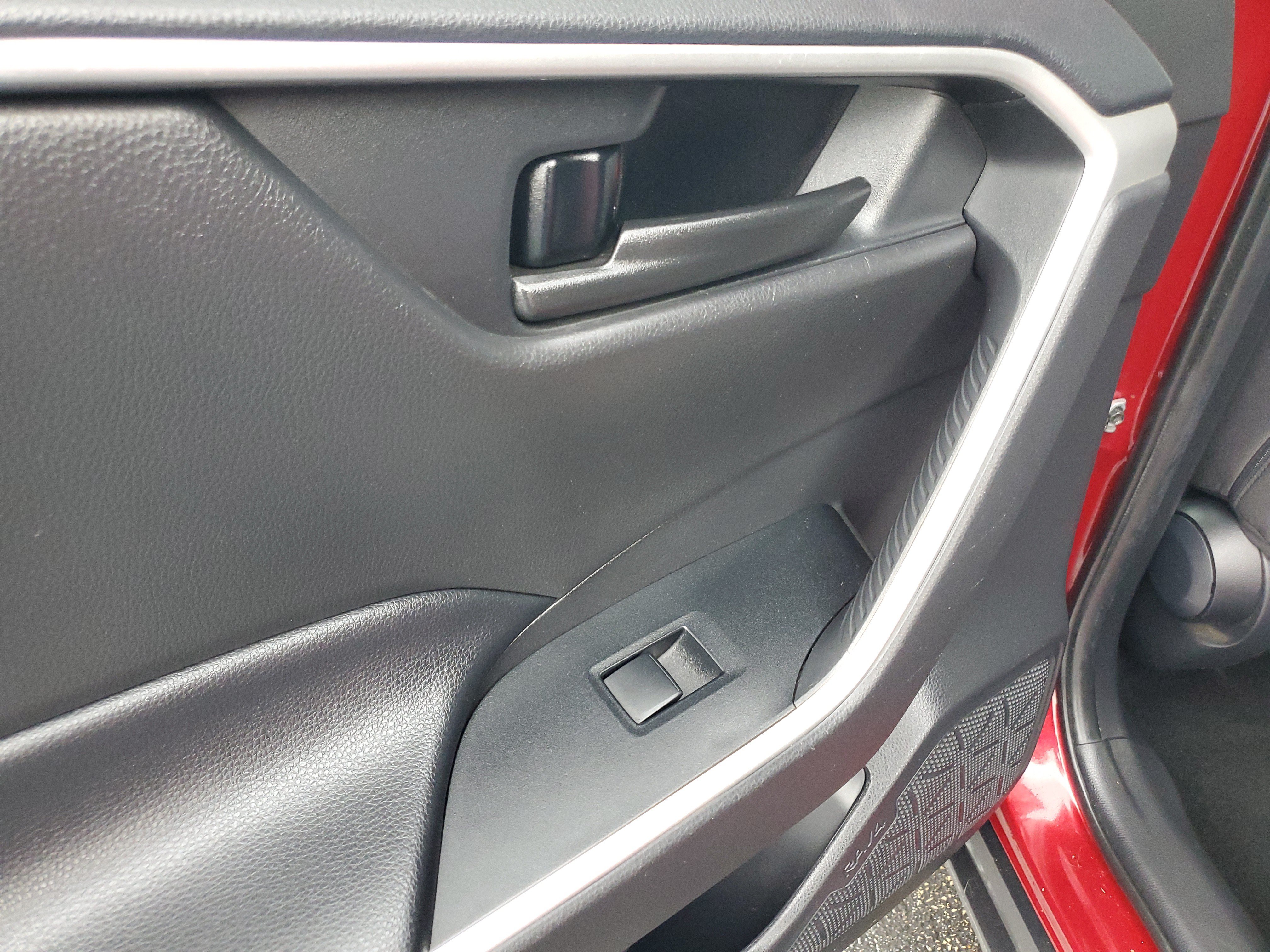 Certified 2020 Toyota RAV4 LE AWD/4WD image 12