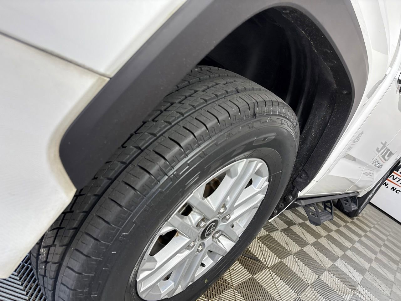 Used 2022 Toyota Tundra SR5 w/ SR5 Premium Package RWD image 31