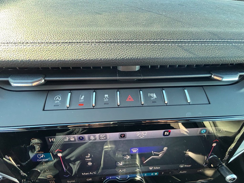 Used 2026 Jeep Grand Cherokee Altitude AWD/4WD image 19