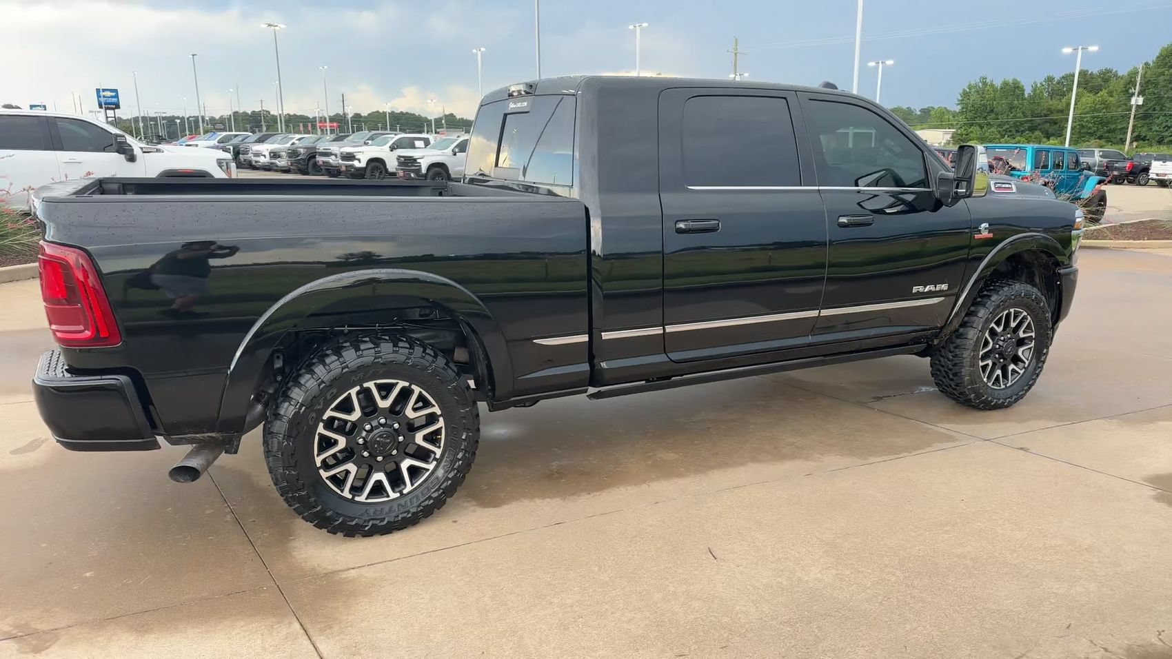 Used 2026 RAM 2500 Limited AWD/4WD image 9