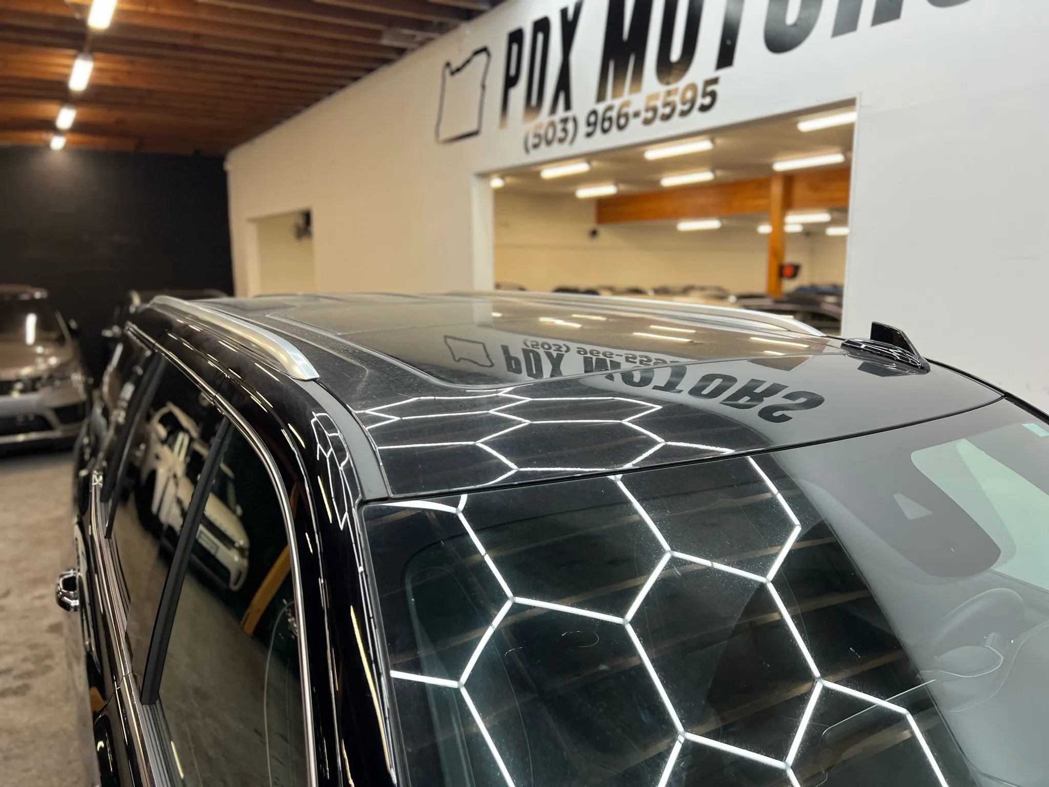 Used 2023 GMC Yukon SLT w/ SLT Premium Package image 9