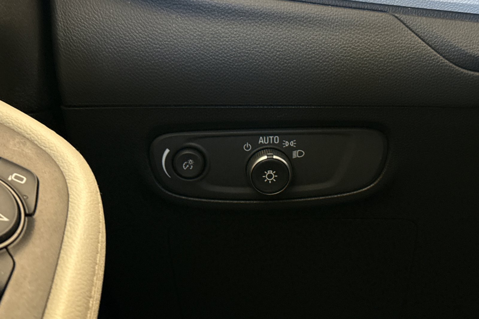 Used 2024 Buick Encore GX Sport Touring FWD image 33