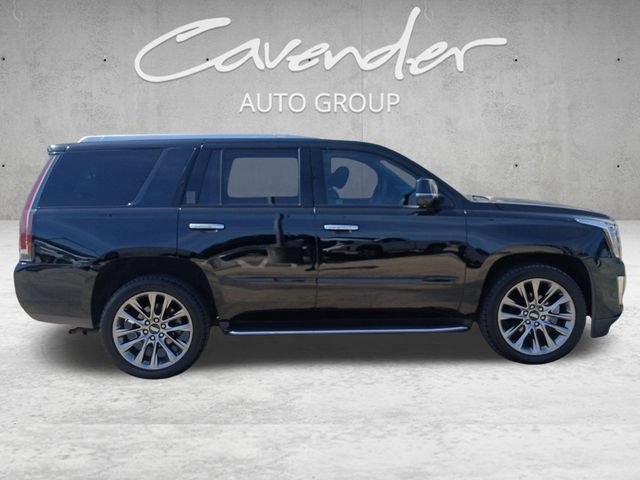Used 2020 Cadillac Escalade Luxury w/ Escalade Sport Edition AWD/4WD image 17