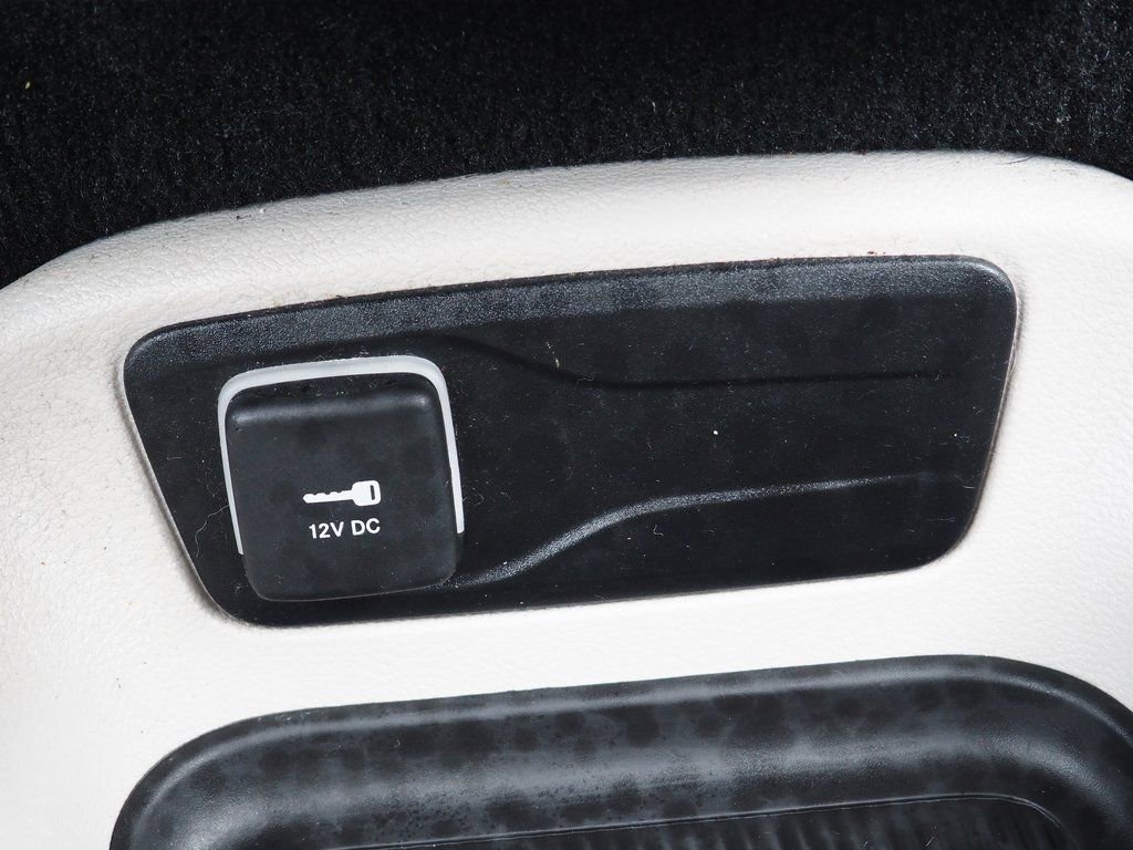 Used 2024 Chrysler Pacifica Touring-L image 30