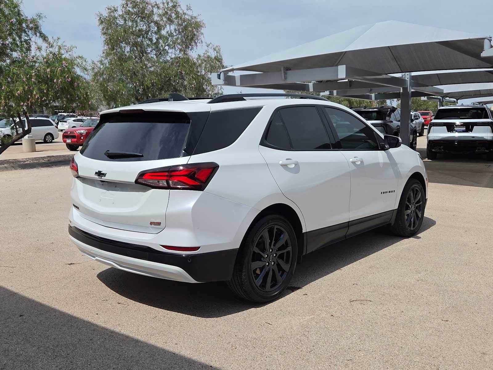 Used 2024 Chevrolet Equinox RS FWD image 8