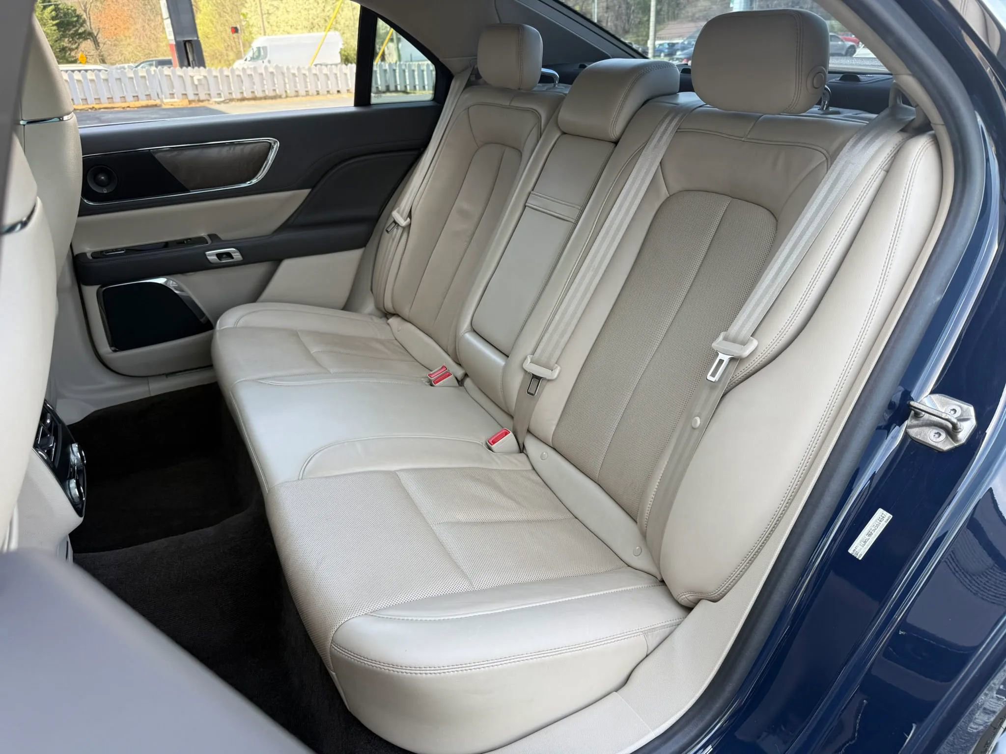 Used 2018 Lincoln Continental Reserve image 31