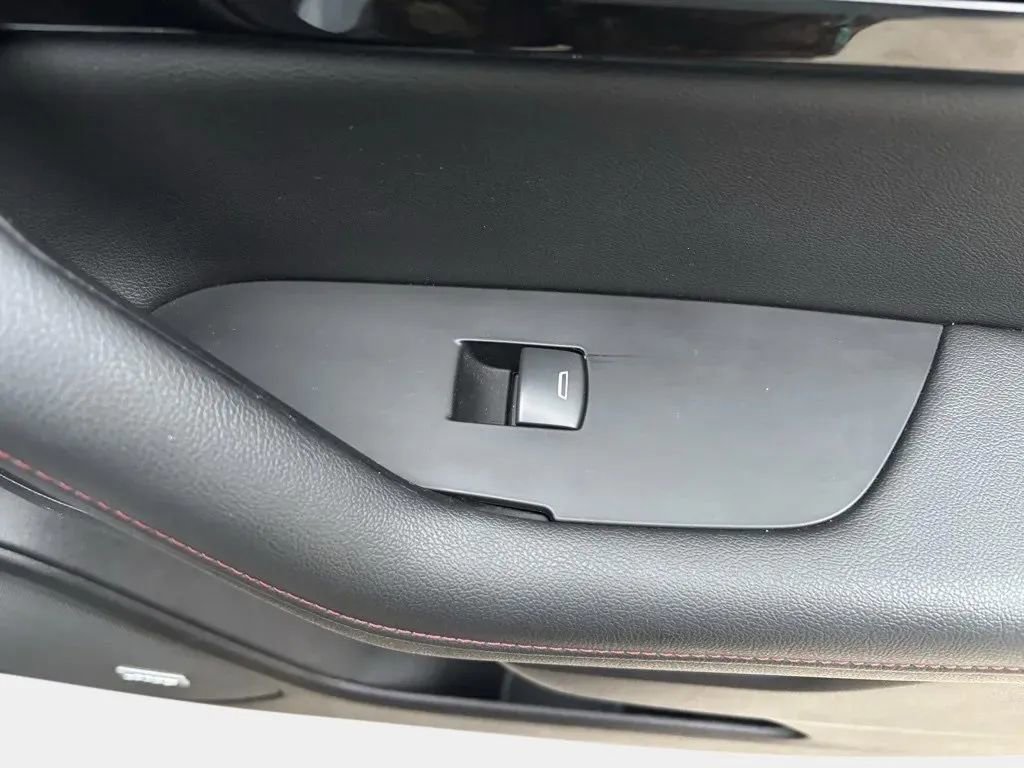 Used 2025 Chevrolet Blazer RS image 31