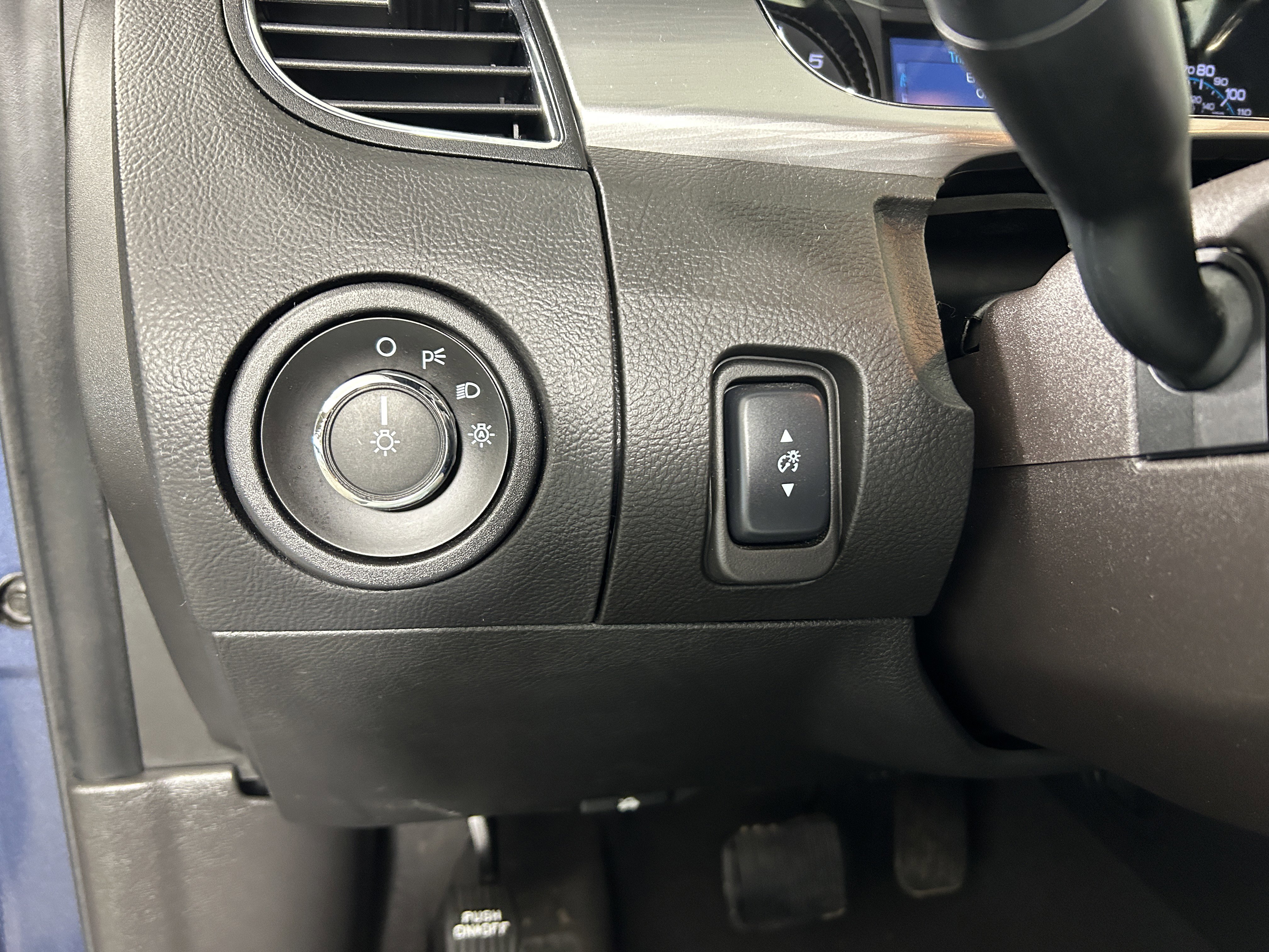 Used 2019 Ford Taurus SEL image 17