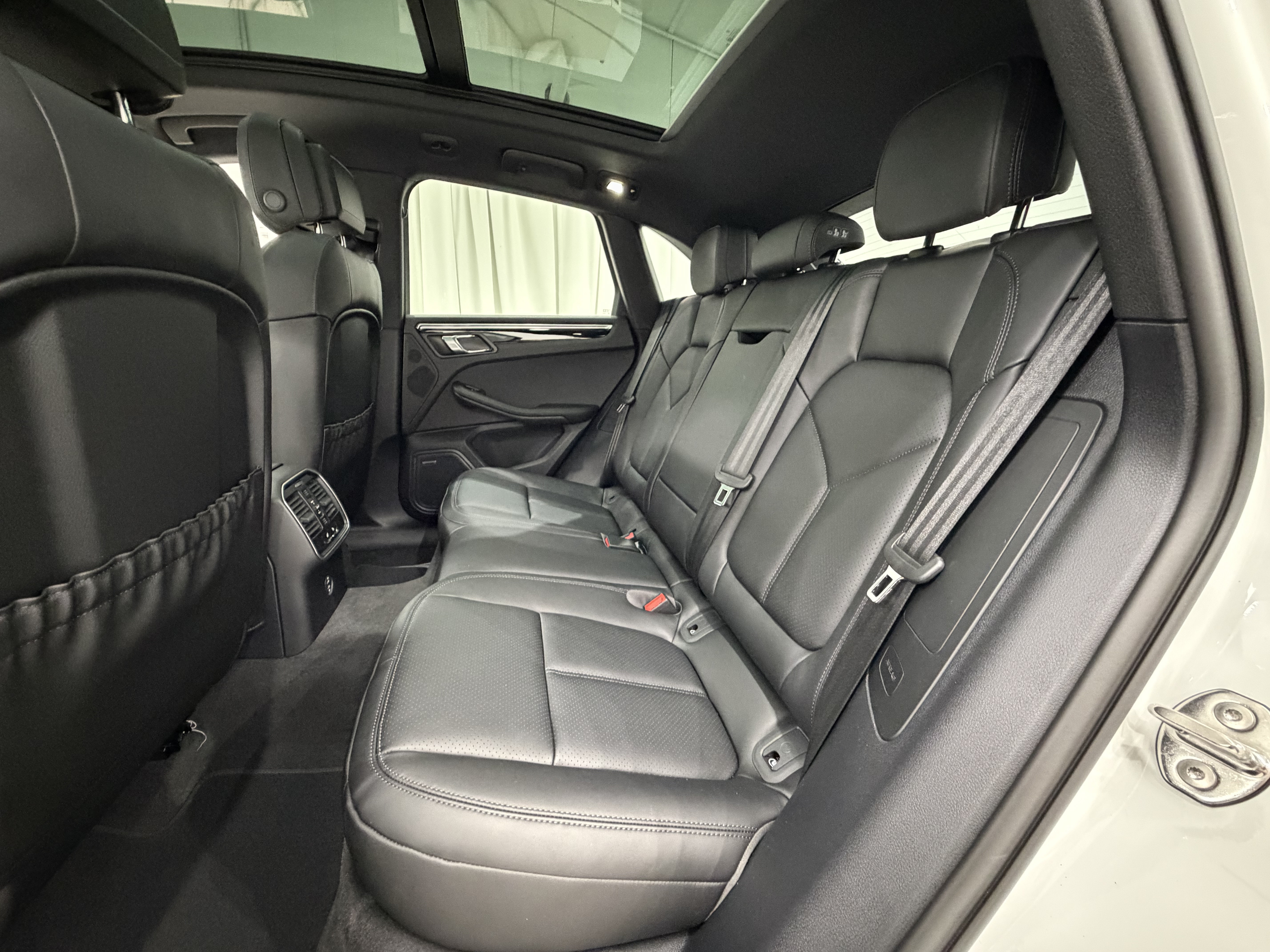 New 2026 Porsche Macan AWD/4WD image 20