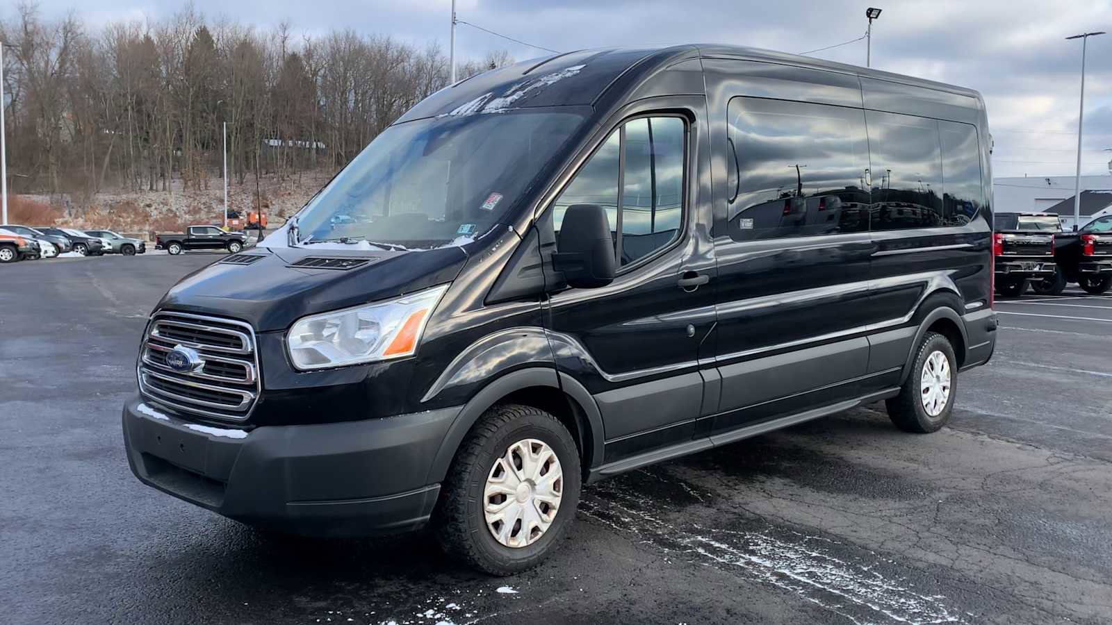 Used 2017 Ford Transit 350 XLT image 4