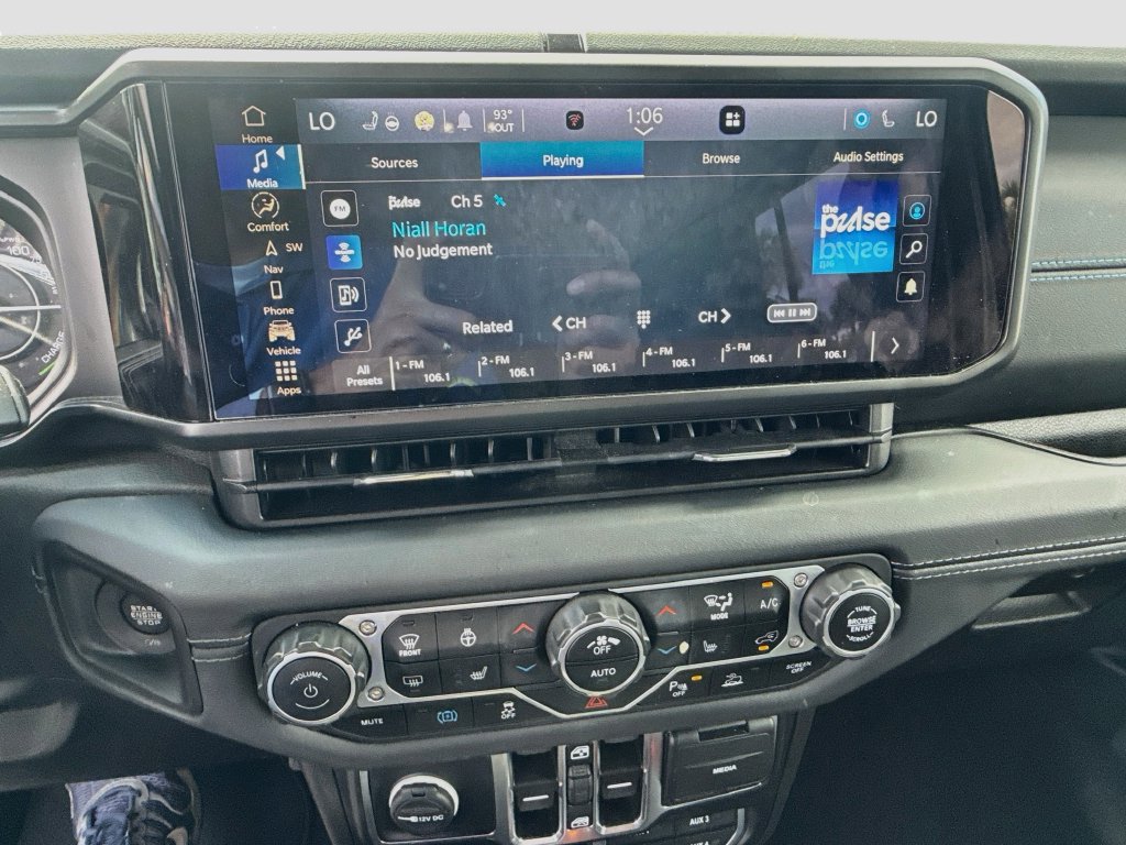Used 2024 Jeep Wrangler High Altitude AWD/4WD image 16