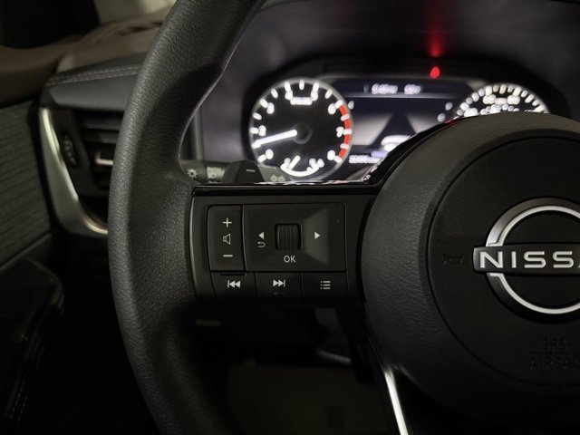 Used 2023 Nissan Rogue SV image 14