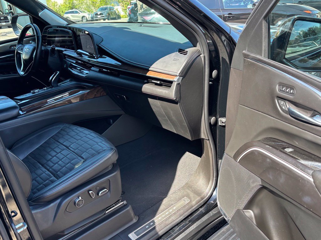 Used 2021 Cadillac Escalade Sport Platinum w/ LPO, ONYX Package AWD/4WD image 32