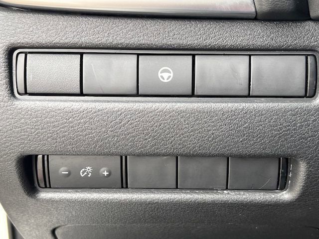 Used 2022 Nissan Rogue SV image 34