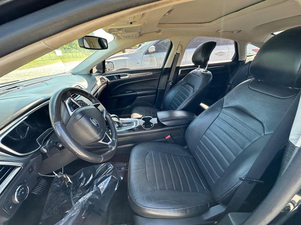 Used 2014 Ford Fusion SE w/ Equipment Group 202A FWD image 12