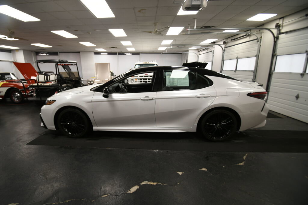 Used 2023 Toyota Camry XSE w/ Cold Weather Package image 5