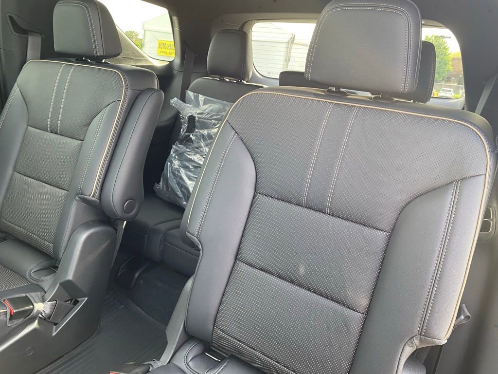 New 2026 Chevrolet Traverse High Country w/ LPO, Floor Liner Package AWD/4WD image 25