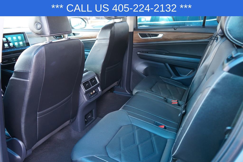Used 2025 Volkswagen Atlas SE image 33