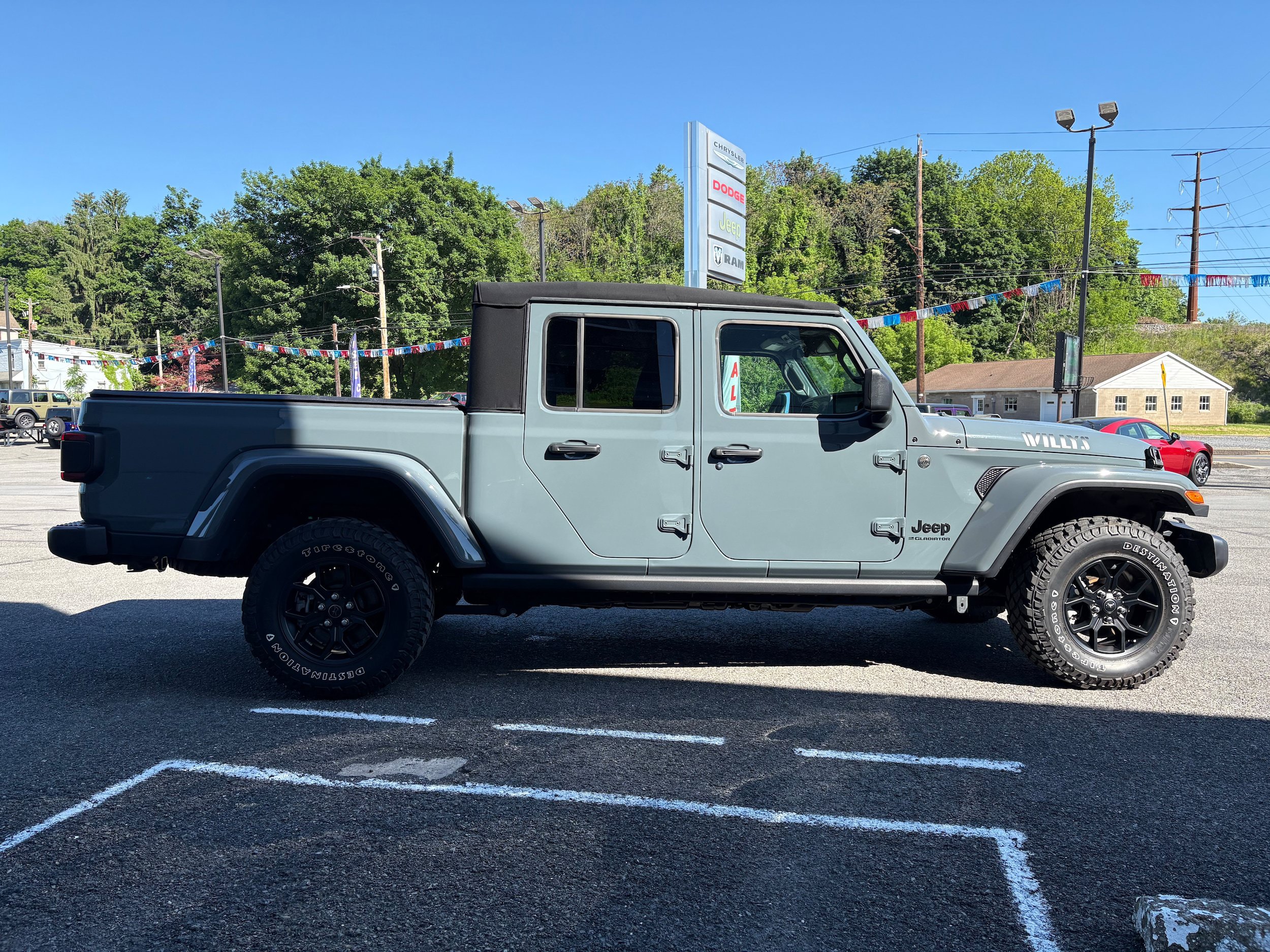 Certified 2025 Jeep Gladiator Sport AWD/4WD image 6