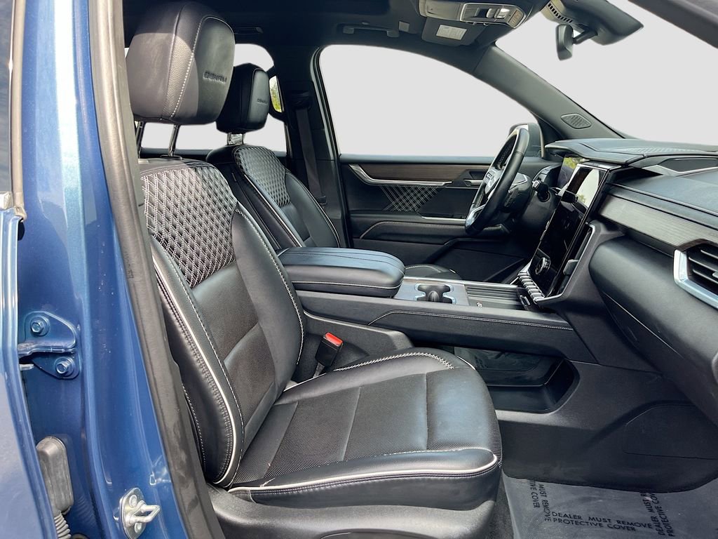 Used 2024 GMC Acadia Denali image 32