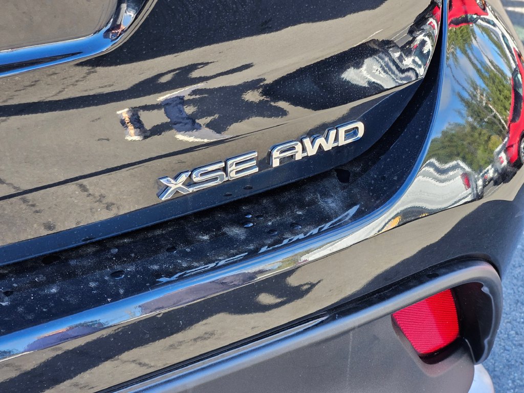 Used 2021 Toyota Highlander XSE AWD/4WD image 11