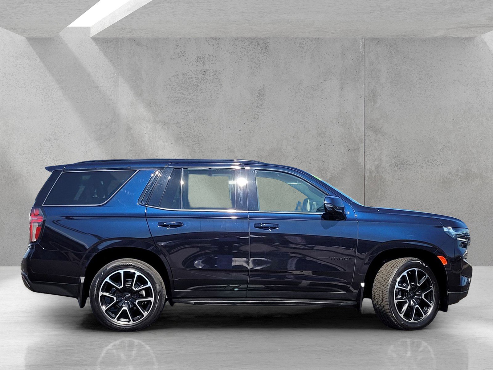 Used 2022 Chevrolet Tahoe RST w/ Luxury Package image 3