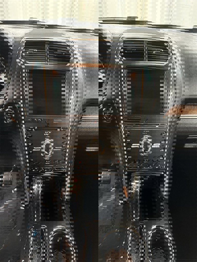 Used 2016 Ford Explorer Platinum image 21