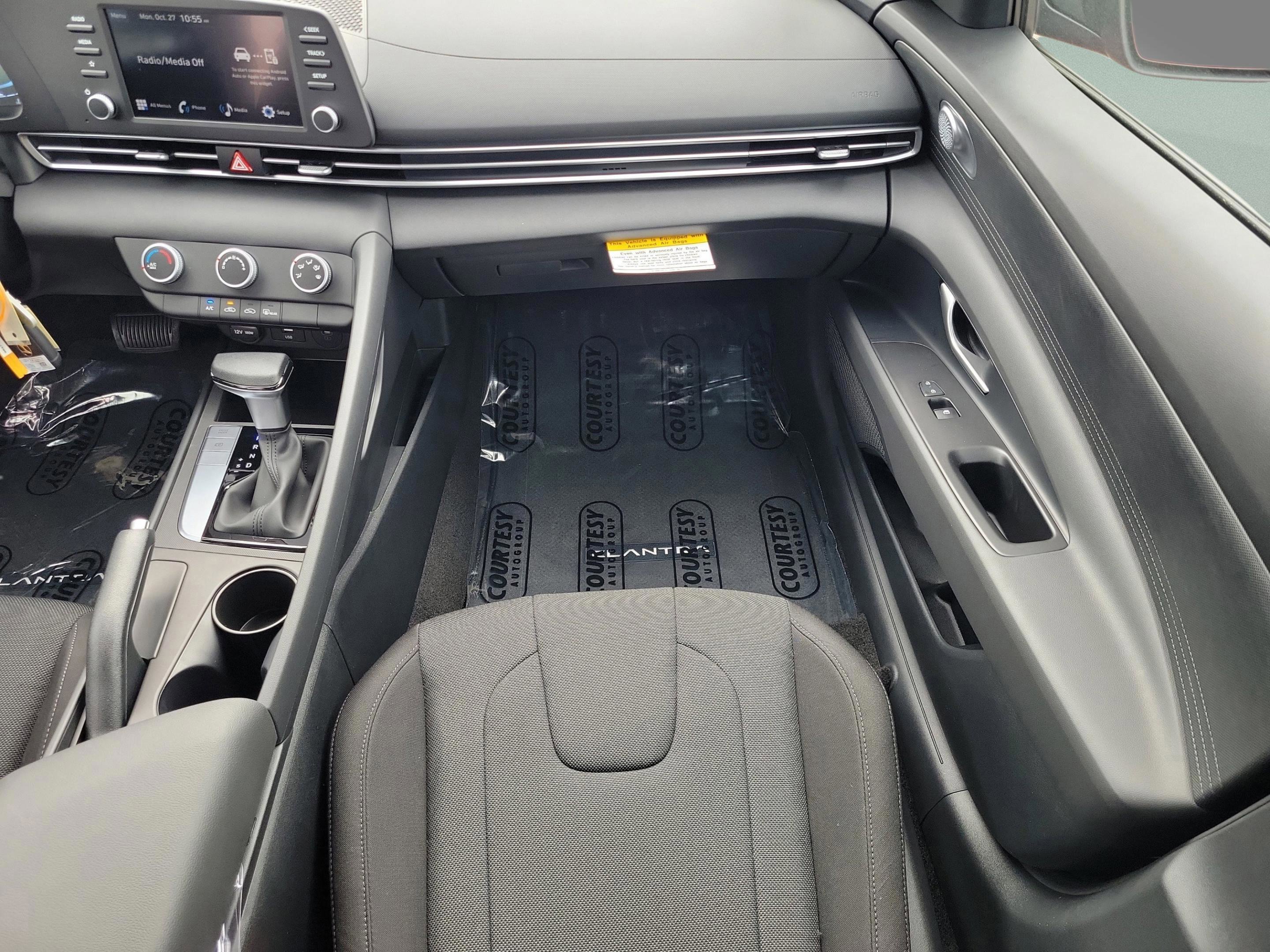 New 2026 Hyundai Elantra SE image 15