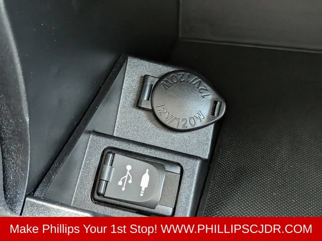 Used 2016 Toyota Camry SE FWD image 19