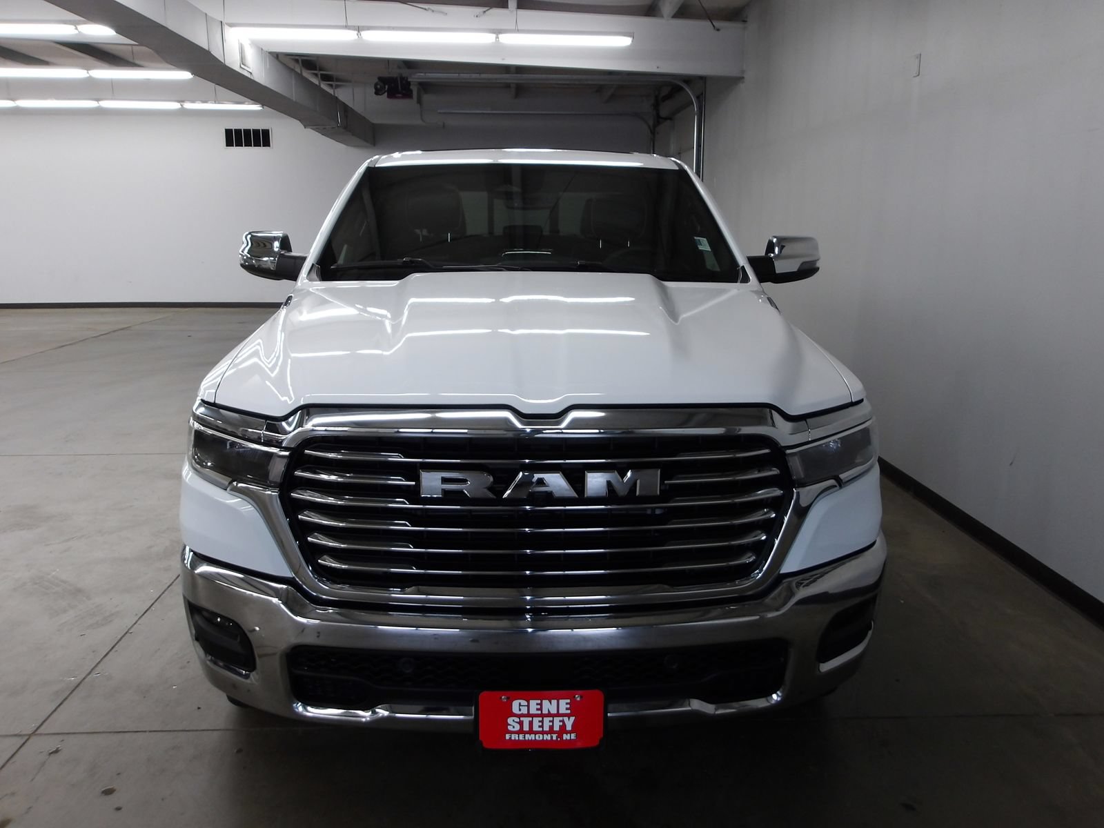 Used 2025 RAM 1500 Laramie AWD/4WD image 6
