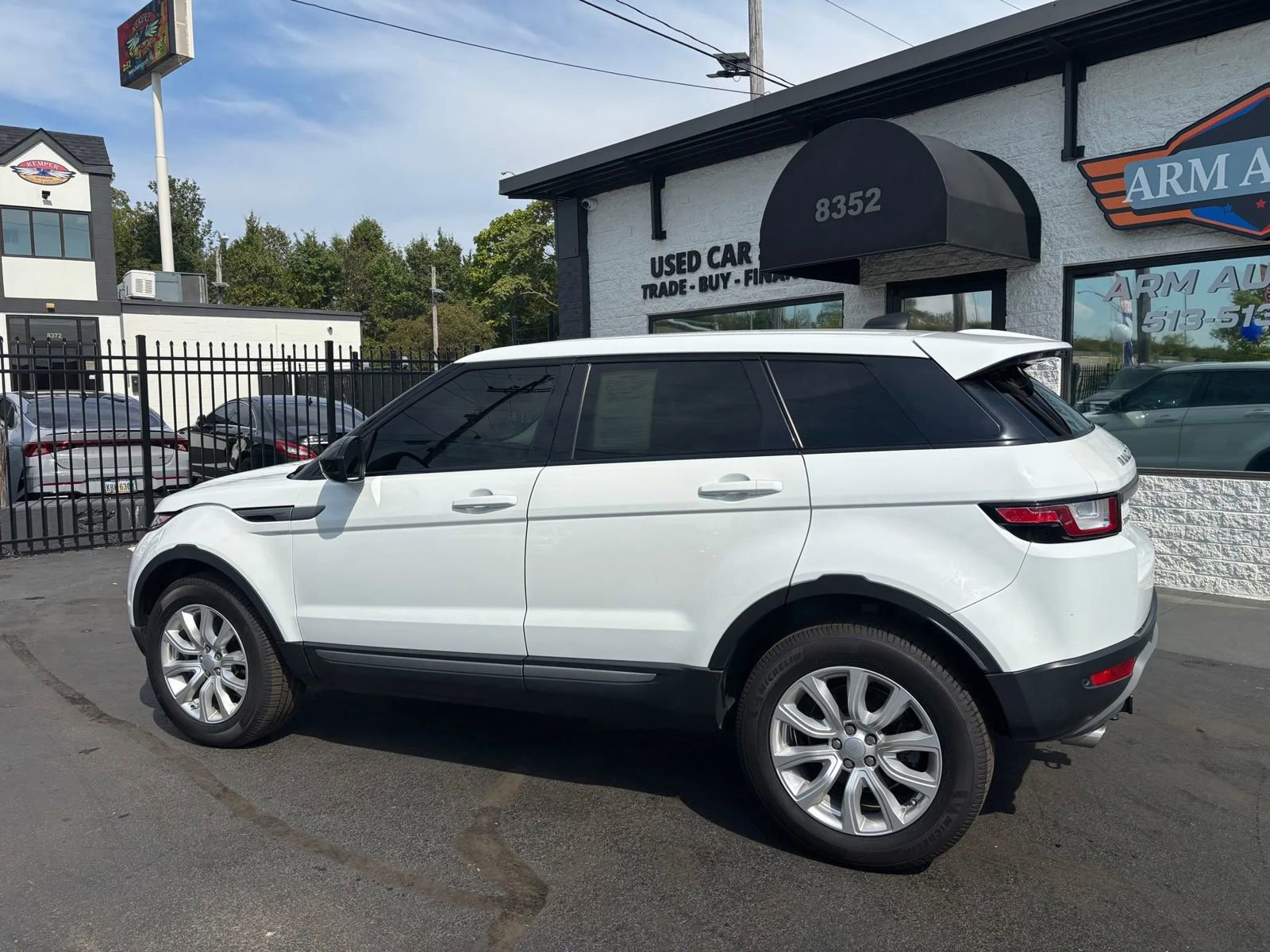 Used 2019 Land Rover Range Rover Evoque SE Premium image 4
