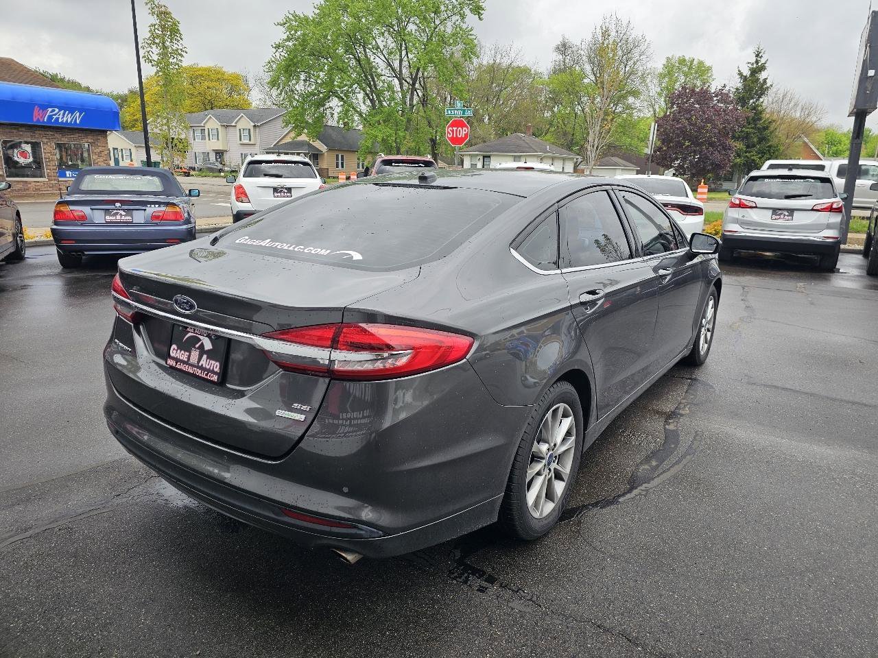 Used 2017 Ford Fusion SE FWD image 11