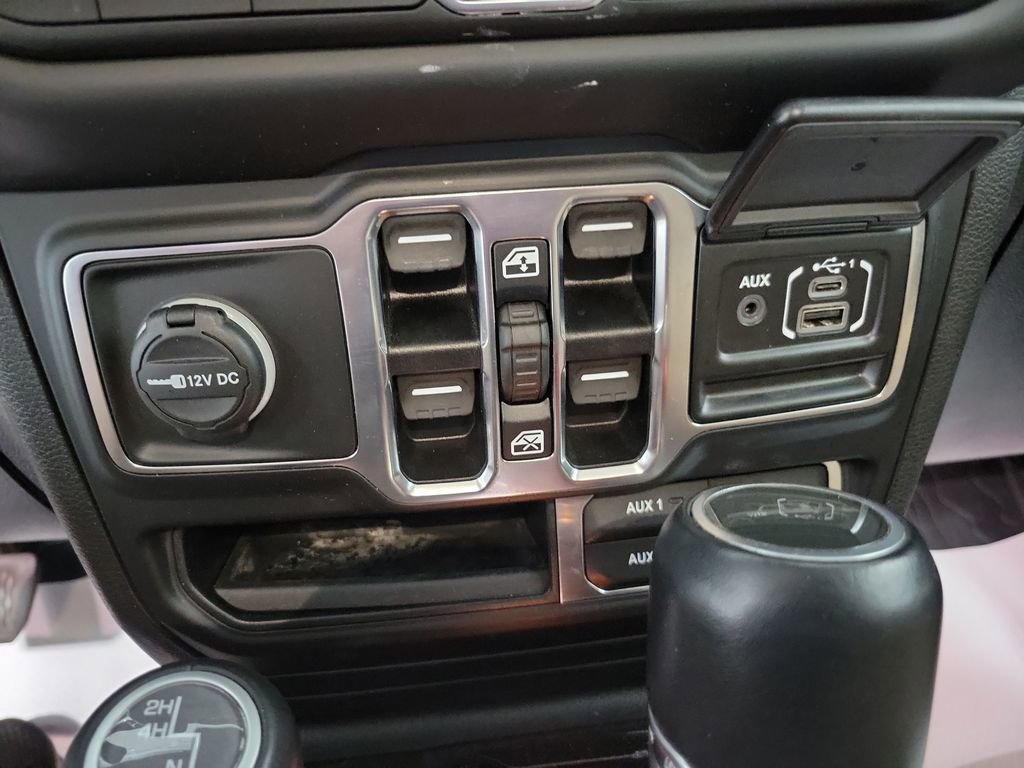 Used 2020 Jeep Gladiator Overland w/ Popular Equipment Package AWD/4WD image 39