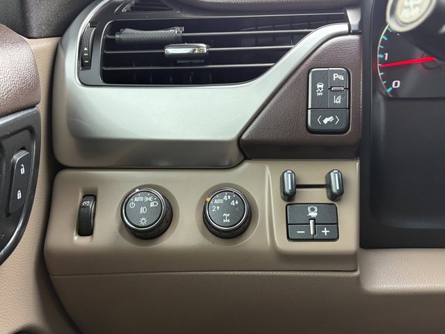 Used 2015 Chevrolet Suburban LTZ image 26