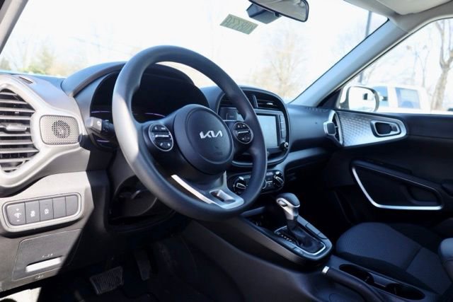 Used 2025 Kia Soul LX image 18