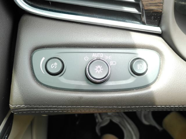 Used 2017 Buick LaCrosse Essence FWD image 36