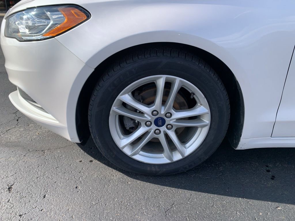 Used 2018 Ford Fusion SE w/ Fusion SE Technology Package image 9