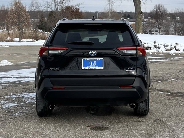 Used 2020 Toyota RAV4 XLE image 6