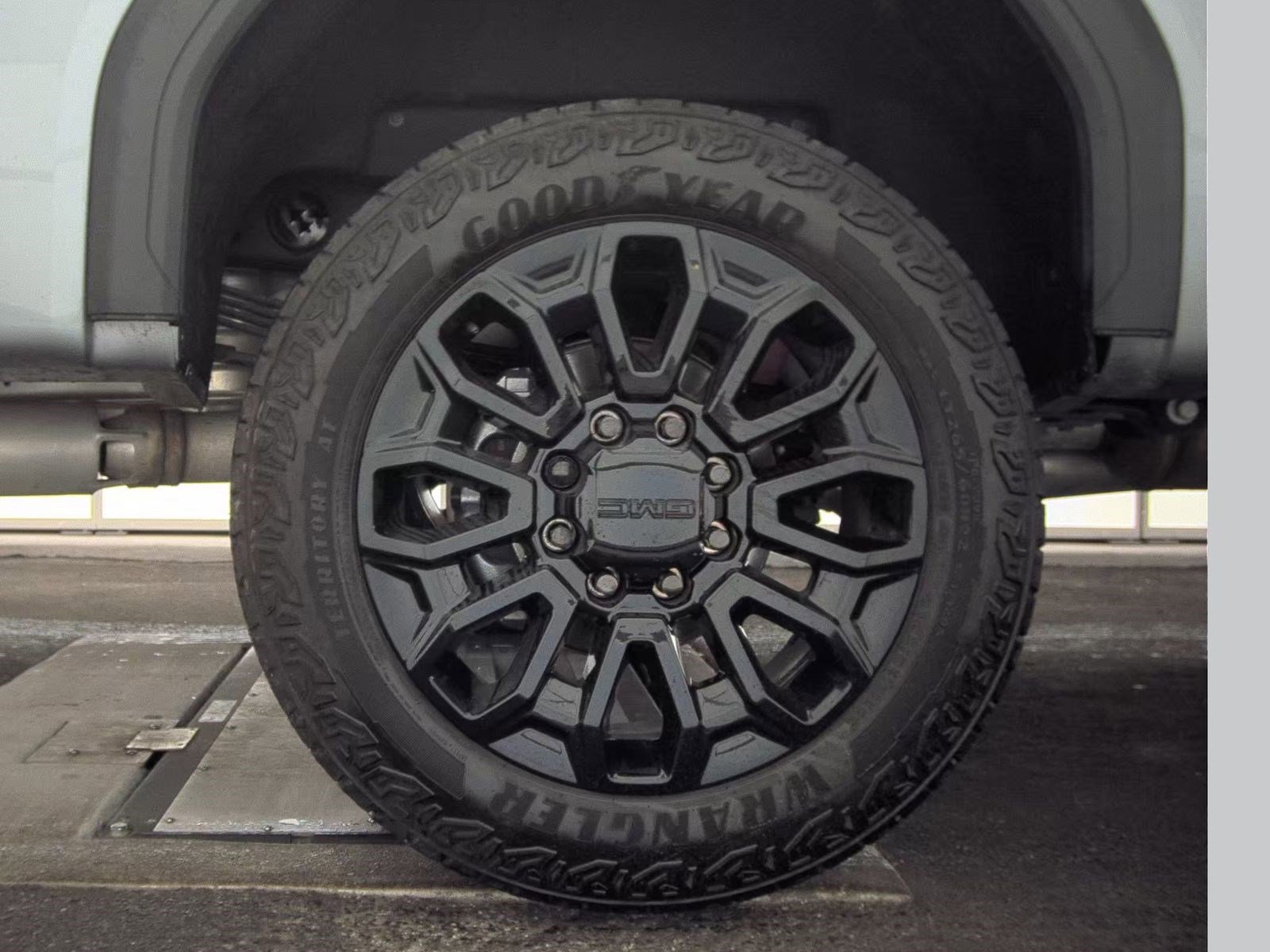 Used 2025 GMC Sierra 2500 Denali Ultimate image 12