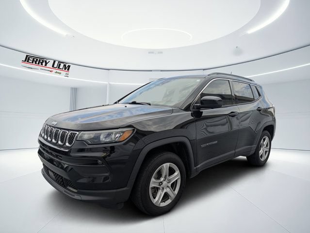 Used 2023 Jeep Compass Latitude w/ Sun and Sound Group AWD/4WD image 7