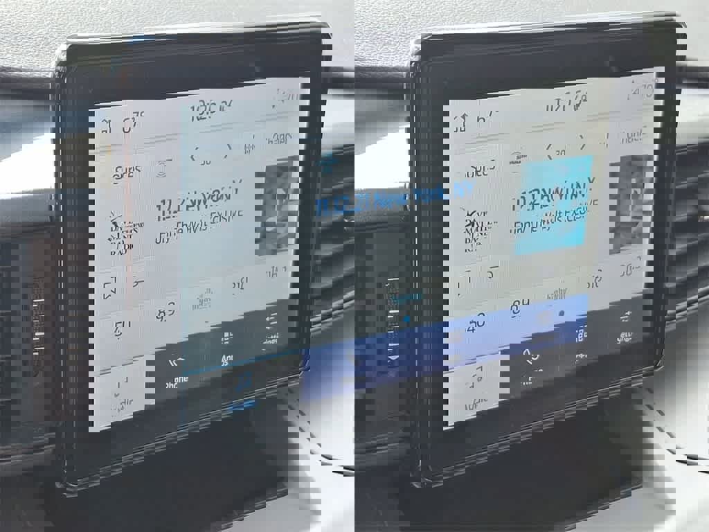 Used 2022 Ford Explorer XLT image 20