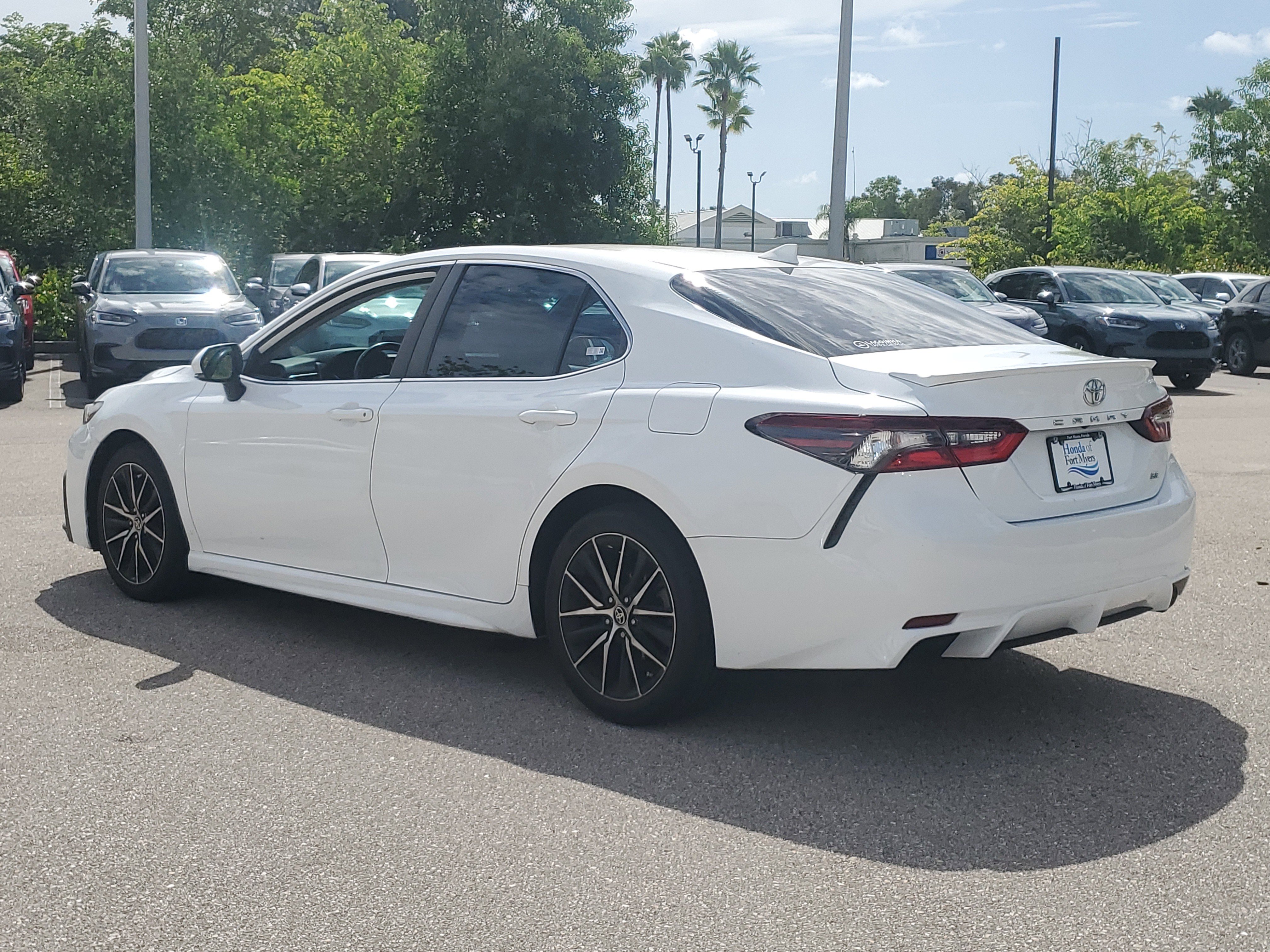 Used 2023 Toyota Camry SE image 7