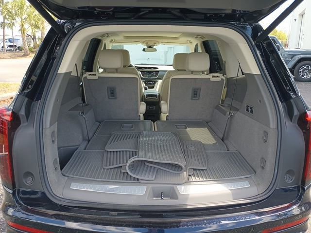 Used 2022 Cadillac XT6 Premium Luxury image 7