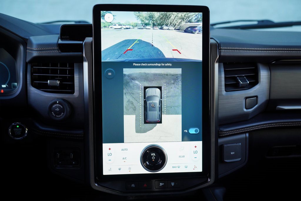 Used 2023 Ford Expedition Platinum image 34